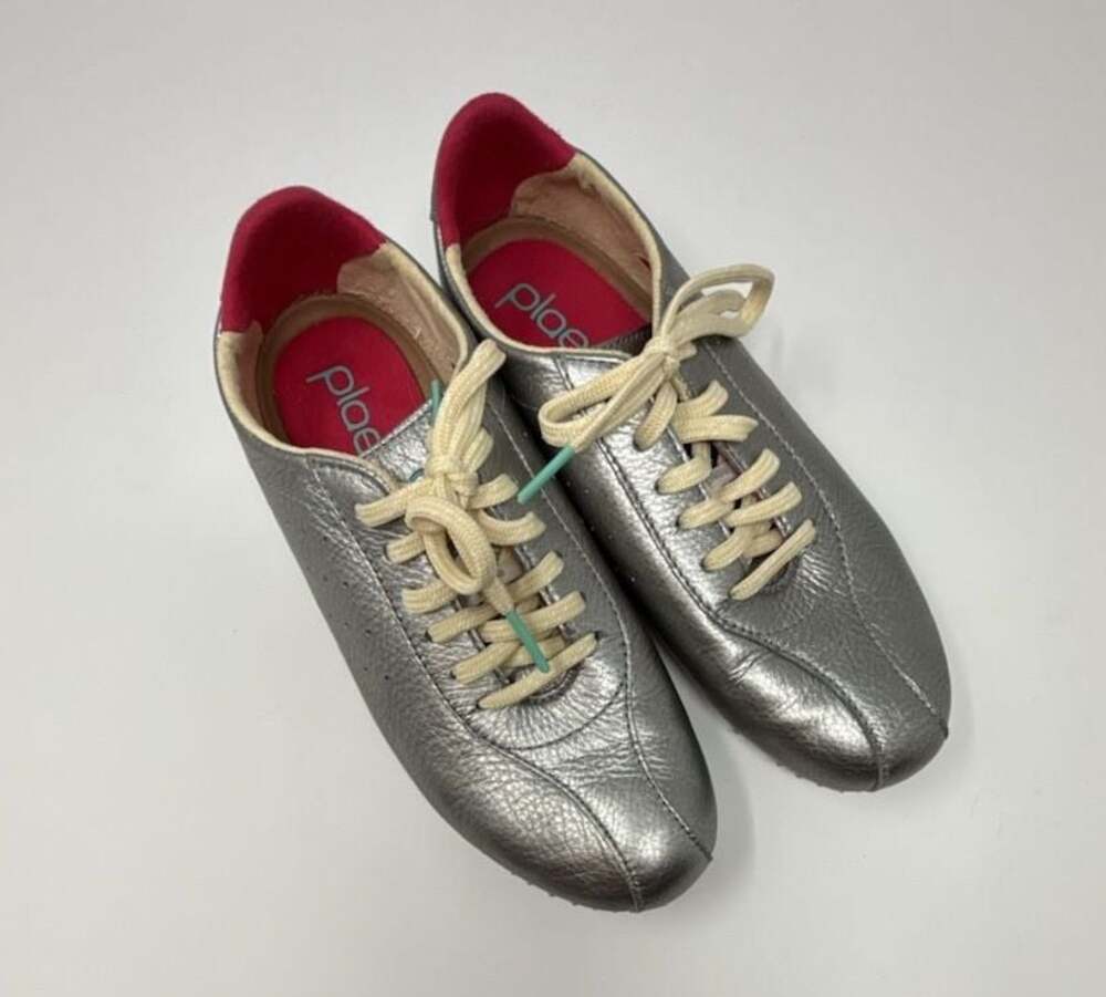 PLAE Sun Hematite Metallic Leather Lightweight Sneakers sz 7 women’s